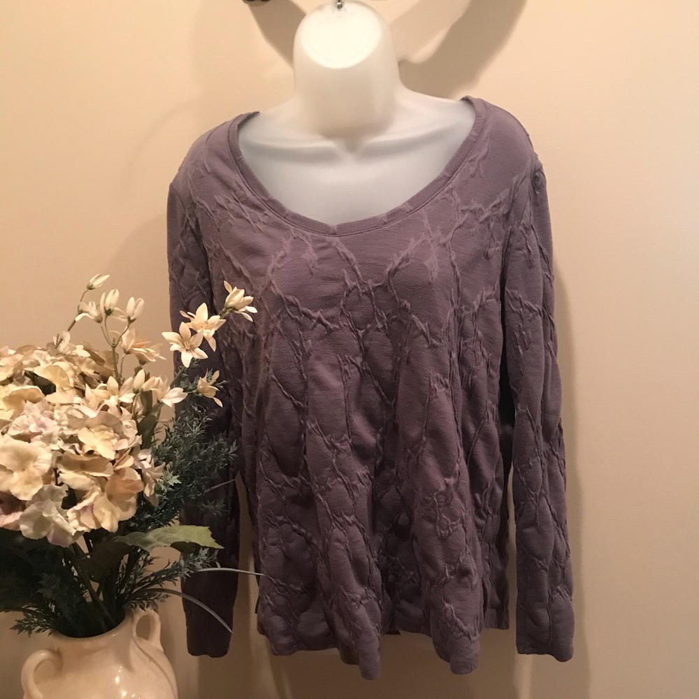 Vera Wang Gray Long sleeves texture top. Size M